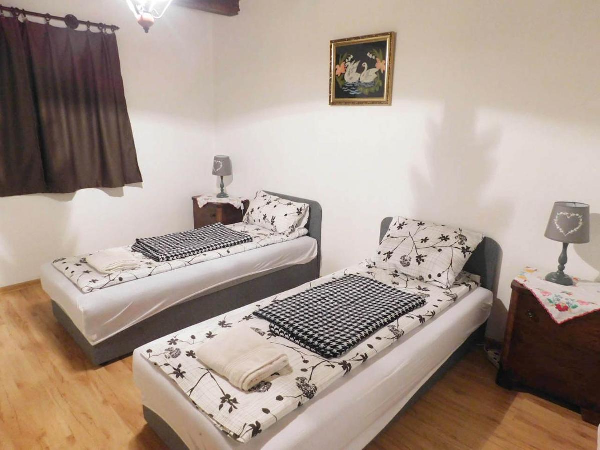 Joe Bacsi Rezidenciaja Apartment Kisharsany Ngoại thất bức ảnh